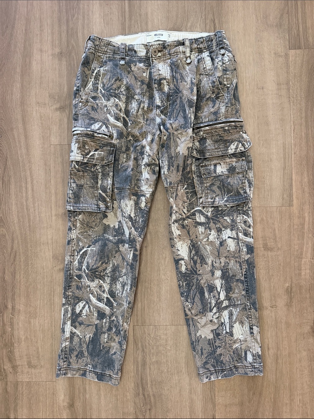 Hollister Men's loose-fit cargo pants